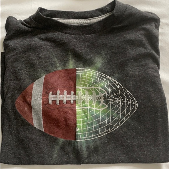 Shirts - Picture 4 of 9